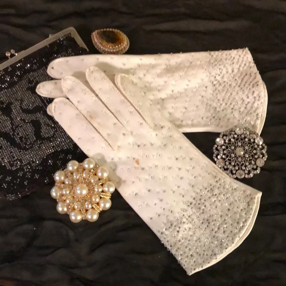 Vintage White Ladies Gloves With Clear Beading
